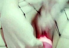 branquinha se masturbando provocatively