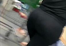 I can't resist this big ass voyeur scene.