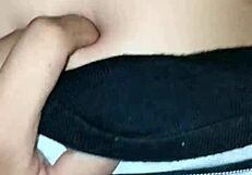 彼女が騎乗してる間に彼女のお腹をペック！