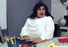 وااو، المعلمة المنحنية كلوي كلاين تضرب تلميذها ذا القضيب الكبير في مشهد جماعي مع نيك وتلعب بالكس