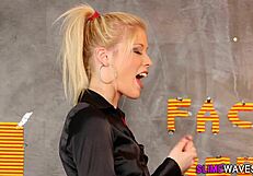 Glam whore bukkake cumshot