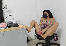 Brazilian MILF Masturbates