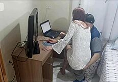 Safada housewife seduces depraved repairman for sex