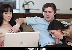 Informatyk ostro naprawia lapka freeuse'ując przyrodnie siostry na kowbojce