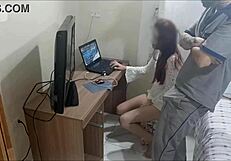 사파다 주부가 유니폼 입은 타락한 수리공에게 박혀