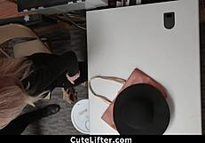 Mummo ja epäilty pantiin takahuoneessa poliisin toimesta - Cutelifter!