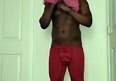 Bodybuilder Shows Off Muscular Chest And Abs In Workout!