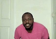 Bodybuilder Shows Off Muscular Chest And Abs In Workout!