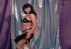 Odissea Orbitante tributo Betty Page musica sexy retro