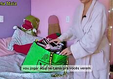 뜨거운 브라질 브루넷이 팬티와 란제리 컬렉션 드러내!