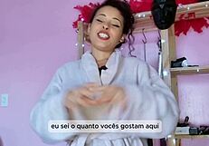 뜨거운 브라질 브루넷이 팬티와 란제리 컬렉션 드러내!