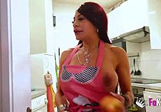 Amateur Dude Fed And Sexed By Crazy Mature Milf Vanesa!