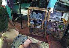 Pelado Folla a Novia Latina Caliente entre Cajas de Lavandería Perrito