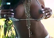 sexy ebony girl suckin and enjoyin on huge black dick