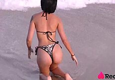 japinha meets guy on beach and chats