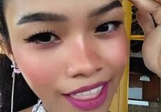 Beauty, show off that huge dildo!