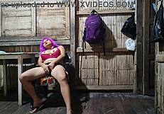 madrastra seductora baila caliente esperando a su hijastro universitario para sexo real exclusivo.