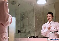 نيكي الليلة الإباحية العذراء تستمتع بالنيك الرومانسي