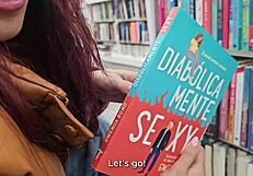 La Chica De La Librería Me Quita El Condón En El Auto