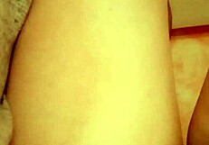 Watch her open her mature pussy at dawn, ready for action!