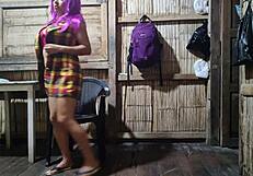 madrastra seductora baila caliente esperando a su hijastro universitario para sexo real exclusivo.