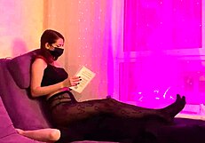 Mistress sofi humiliates slave with full-weight facesitting in nylon tights