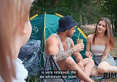 İki Utangaç Rus Kız Grup Rimjob Temizliğini Paylaşıyor