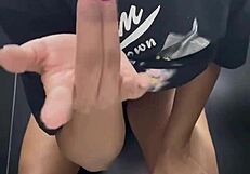 Banheiro Cheio Da Academia Com Muito Tezao Na Primeira Vez