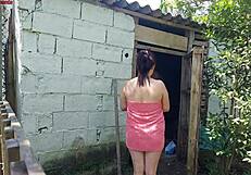 Chuveiro Não Funciona Mulher Casada Pede Ajuda Ao Zelador Da Fazenda Usando Apenas Uma Toalha E Paga Com Sexo