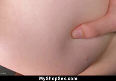 젠장, 에바가 MyShopSex에서 혐의를 피하기 위해 백룸에서 빌리 경관과 섹스 거래해