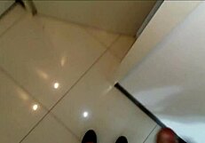 Кривая латина MILF разбивает мою жопу своим большим членом в ванной