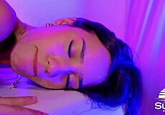 Spänd massage på kåt ung tjej