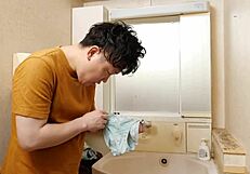 一生一度の筆下ろしは美人な母親の友人と濃密中出しセックスで　北乃ゆな