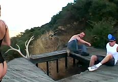 سييرا سين تاخذه عميقاً في ثقب مؤخرتها البالغ 18 عاماً للتحليل