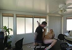 Babe prestane avdicijo v pisarni za posojilo z vročim češkim jebanjem