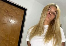 ayudando a mi hijastra a estudiar cuando estamos solos en casa