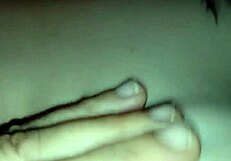 Osmnáctiletá Evropanka se oddává smyslnému sexu s odvážnou intenzitou