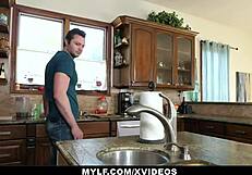 Stepmom thanks helpful stepson with a wild Colombian hardcore session.