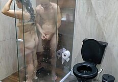 Então, é isso que meio-irmão faz com meia-irmã no banheiro? O que vocês acham disso?