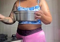 Woman Flashes Swollen Pussy In Public Exhibition