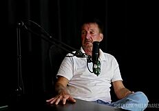 Carlos Urach heats up preliminares podcast with Bia Hot and Pri Melancia