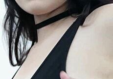 אסייתית חמודה מקבלת חדירה אנאלית כפולה ובלוג'וב בקבוצה קשה עם פנים