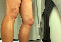 branlette dans une cabine dessayage with big cock flashing.