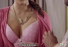 Ruska najstnica 18+ 18+ raziskuje prvo prstkanje v bližnjem posnetku defloracije