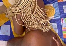 אני מזיין את אחותו החורגת של החבר הכי שלי עם תענוג גדול