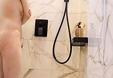 yo, check this cute japanese girl with black hair bathing, so hot! 🛁