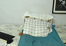 Curvy petite twerks with long pussy lips exposed