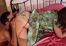 Oh là là, ce sexe amateur français en lingerie est si chaud, robe moulante, bas, rimming, gorge profonde, éjac !