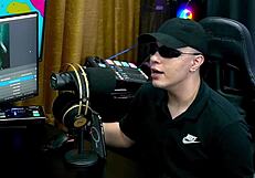 Ruan pade z usti na pičko Biance Demarchi v podcastu, ona je zelo stokal od poželenja - podcast Pupum v baraki