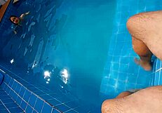 Estava Com Minha Meia-Irmã Na Piscina Ela Ficou Surpresa Com Meu Pau Duro E Ereto